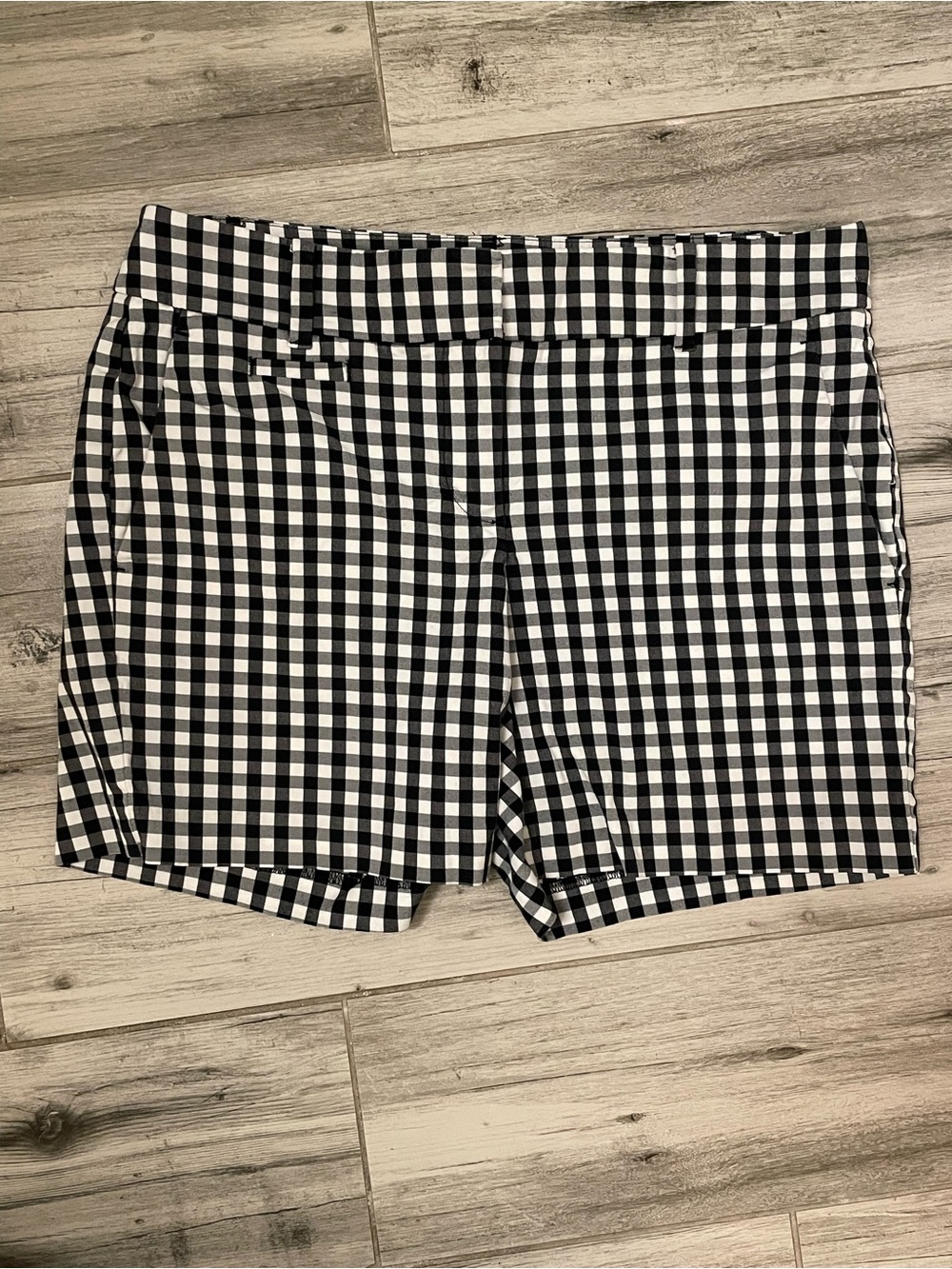 Ann Taylor Black & White Gingham Bermuda Shorts. Size 4